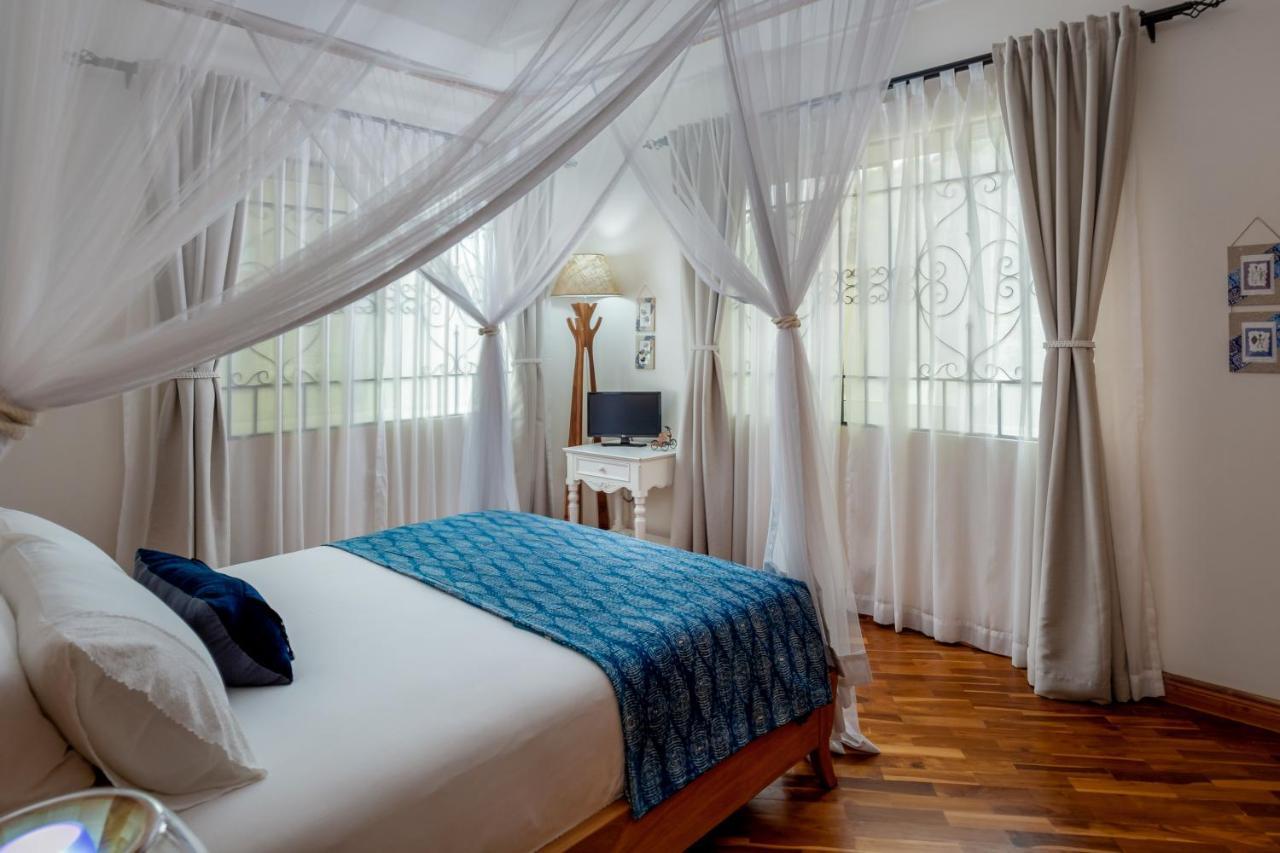 カンパラ Ewange - A Casa Mia Bed & Breakfast エクステリア 写真
