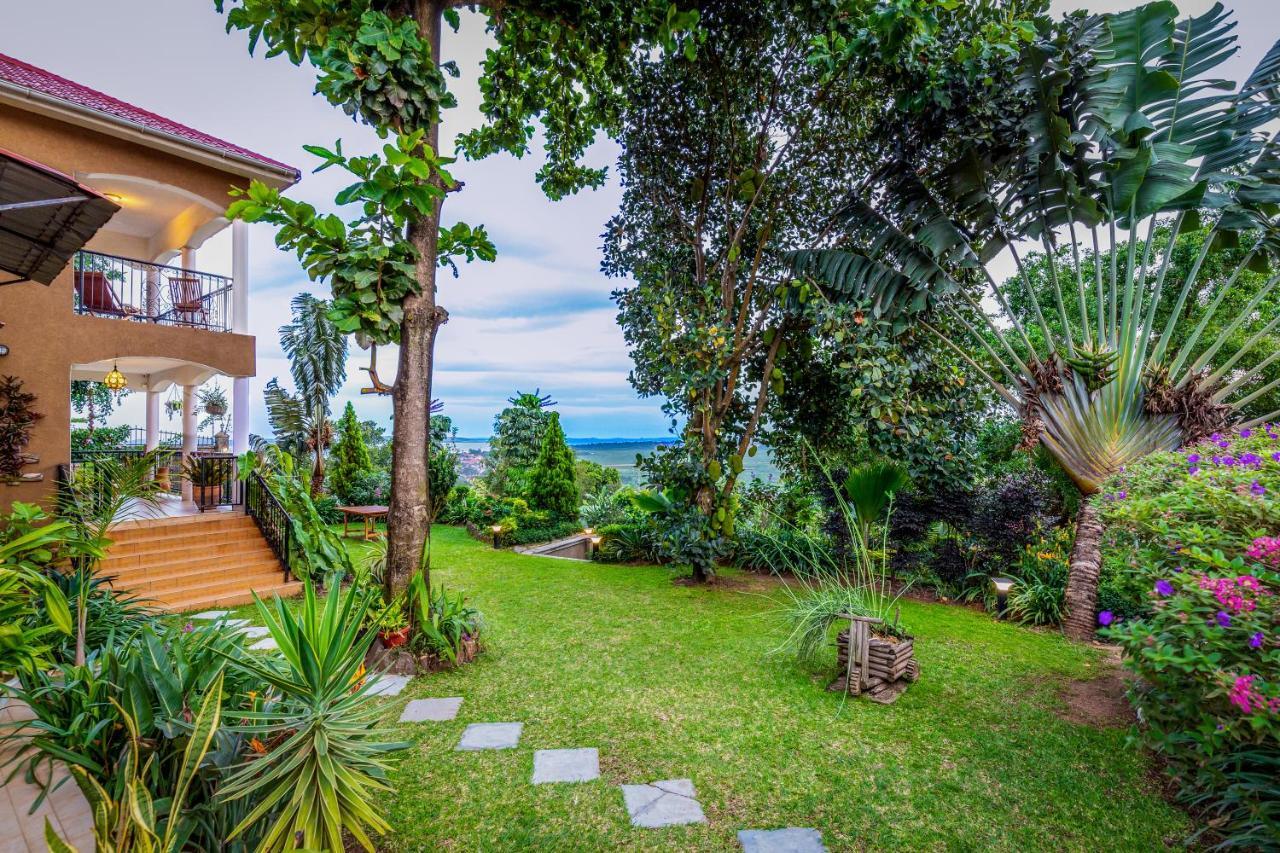 カンパラ Ewange - A Casa Mia Bed & Breakfast エクステリア 写真