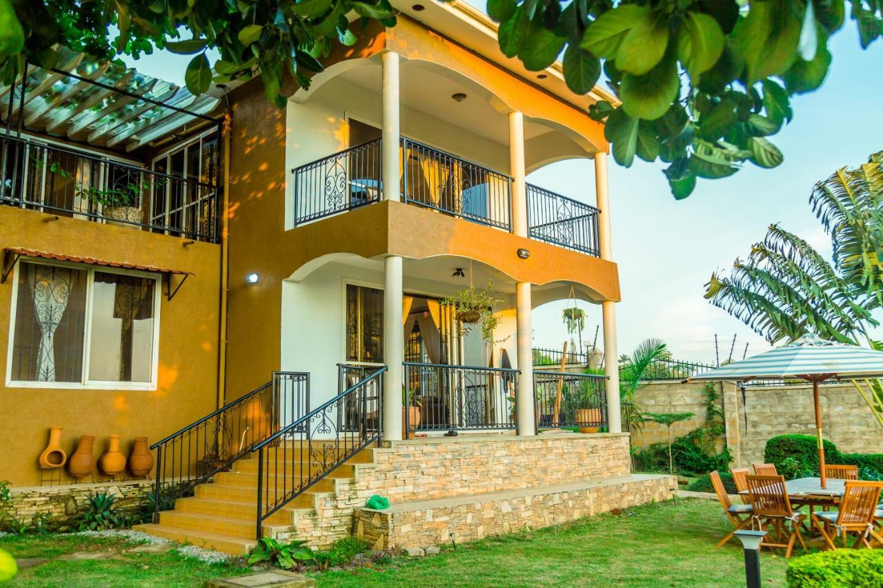 カンパラ Ewange - A Casa Mia Bed & Breakfast エクステリア 写真